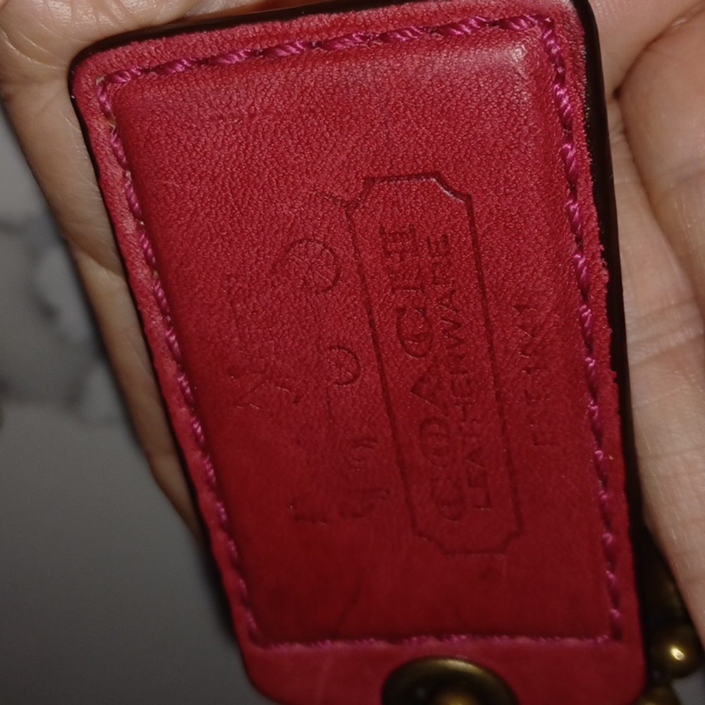 Coach Large Red Hangtag With Large Ball Chain - Picture 6 of 6